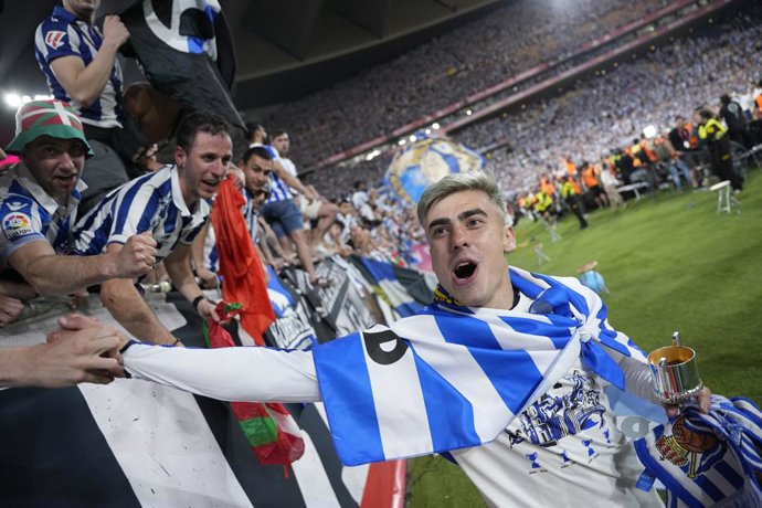 Ander Barrenetxea of Real Sociedad celebrates the victory during the Spanish Cup, Copa del Rey, Final match played between Atletico de Madrid and Real Sociedad at La Cartuja stadium on April 18, 2026 in Sevilla, Spain.