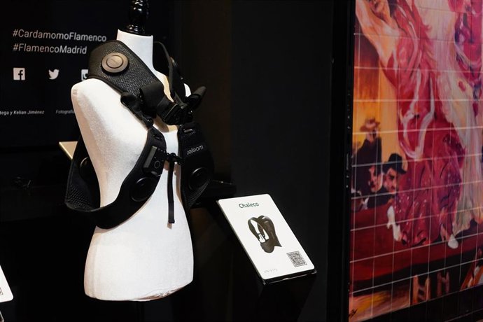 Un chaleco para que las personas con problemas auditivos puedan sentir el flamenco.