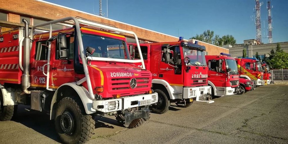 Archivo - Camiones de Bomberos del Ayuntamiento de Logroño aparcados en el Parque Municipal