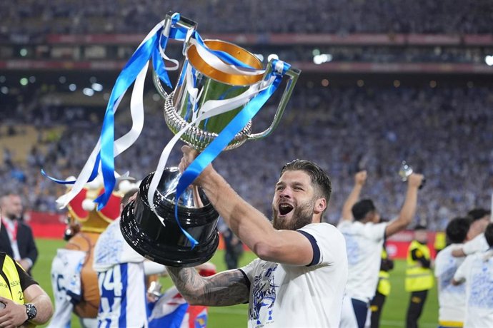 Duje Caleta-Car of Real Sociedad celebrates with the trophy during the Spanish Cup, Copa del Rey, Final match played between Atletico de Madrid and Real Sociedad at La Cartuja stadium on April 18, 2026 in Sevilla, Spain.