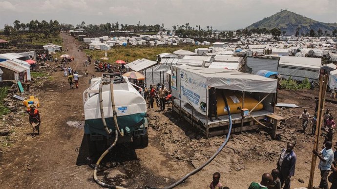 Archivo - Un camión con agua en República Democrática del Congo cerca de Goma, en Kivu Norte