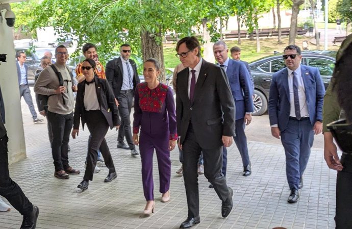 El president de la Generalitat, Salvador Illa, i la presidenta de Mèxic, Claudia Sheinbaum, en la seva arribada al Barcelona Supercomputing Center