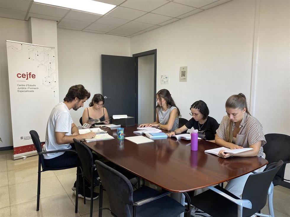 Las becas permiten adquirir experiencia práctica en el ámbito de la justicia