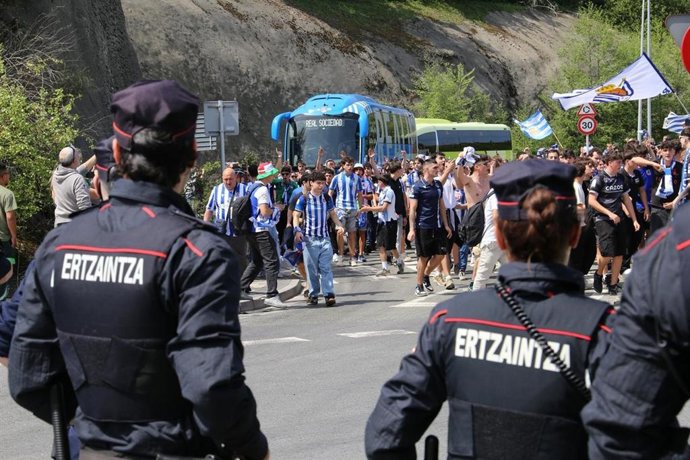 Dispositivo de la Ertzaintza con motivo del regreso a casa de la Real tras ganar la Copa