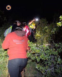 Rescatan a una madre y sus dos hijas tras extraviarse mientras realizaban una ruta en Alzira.