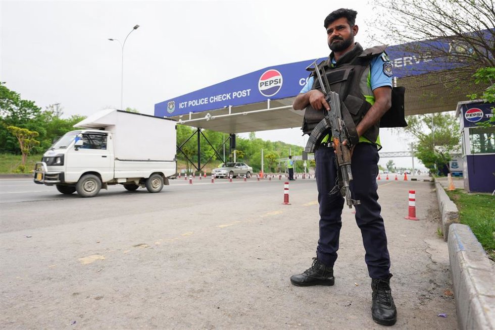 Un puesto de control policial en Islamabad (Pakistán), a 17 de abril de 2026 