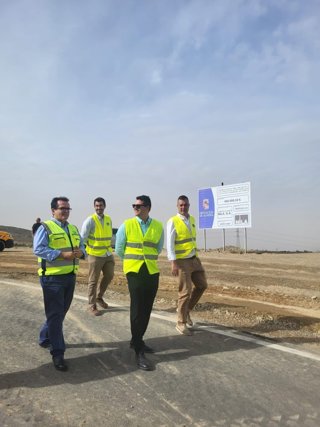 Imagen de archivo de una visita institucional a la carretera entre Turrillas y Lucainena de las Torres (Almería).