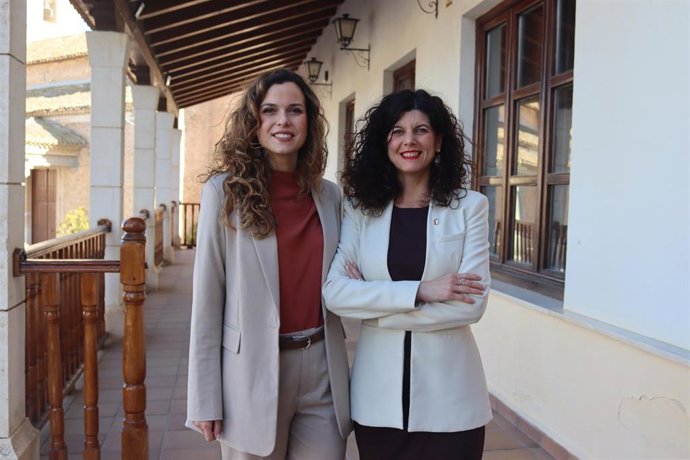 La directora general de Asuntos Europeos, Nazareth Rodrigo, ha visitado el municipio albaceteño de Barrax para comunicar a su alcaldesa, Josefina Navarrete.