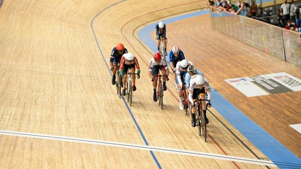 Archivo - Ciclistas durante una prueba.