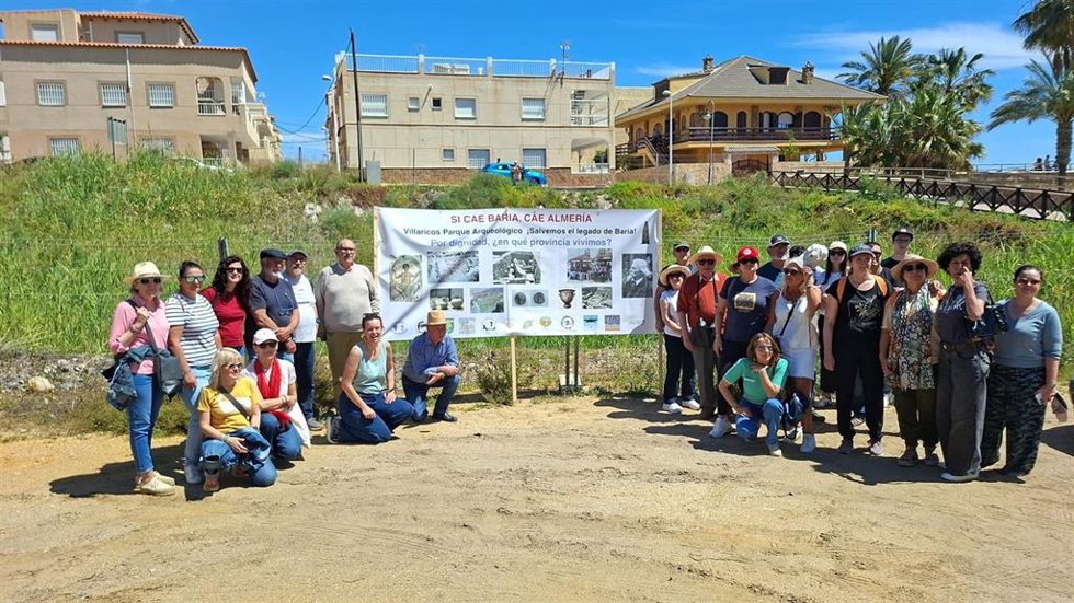 La delegación de Por Andalucía en la visita al yacimiento arqueológico de Baria, en Villaricos (Almería).