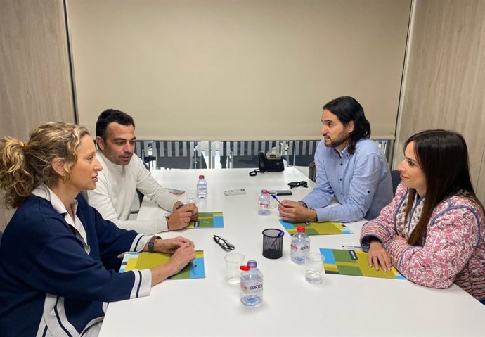 El aeropuerto de Castellón refuerza la colaboración con el sector turístico por la incorporación de otras seis rutas regulares entre mayo y julio.