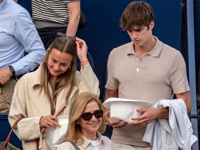 La infanta Cristina, plan de tenis con Pablo Urdangarin y Johanna Zott tras el "debut" público de Iñaki y Ainhoa