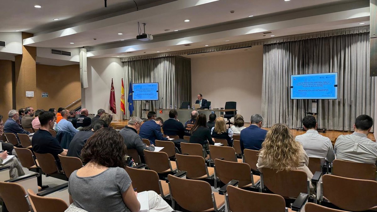 El Gobierno regional promueve la participación de ayuntamientos en la elaboración del plan para prevenir inundaciones