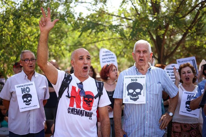 Archivo - Protesta contra el crematorio de la M-40
