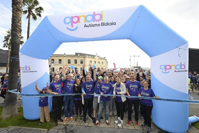 Marcha solidaria 'Autismoa Martxan!' en Santurtzi