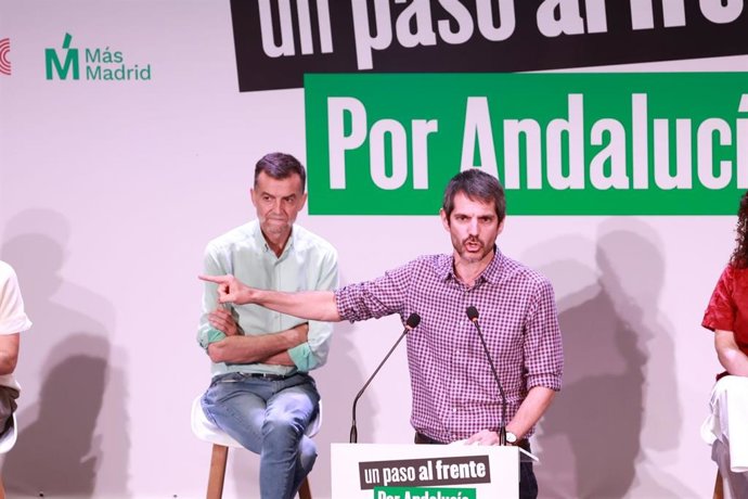 El ministre de Cultura Ernest Urtasum en un acte de Per Andalusia a Sevilla.