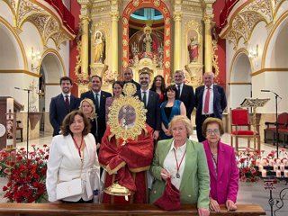 El consejero de Agricultura, Pesca, Agua y Desarrollo Rural, Ramón Fernández- Pacheco, ha asistido este domingo a la celebración de la Eucaristía en honor a la Santa Cruz del Voto en Canjáyar (Almería), en el marco de sus fiestas patronales.