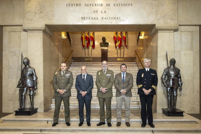 Archivo - Foto de familia tras la firma del acuerdo de colaboración entre LaLiga y CESEDEN