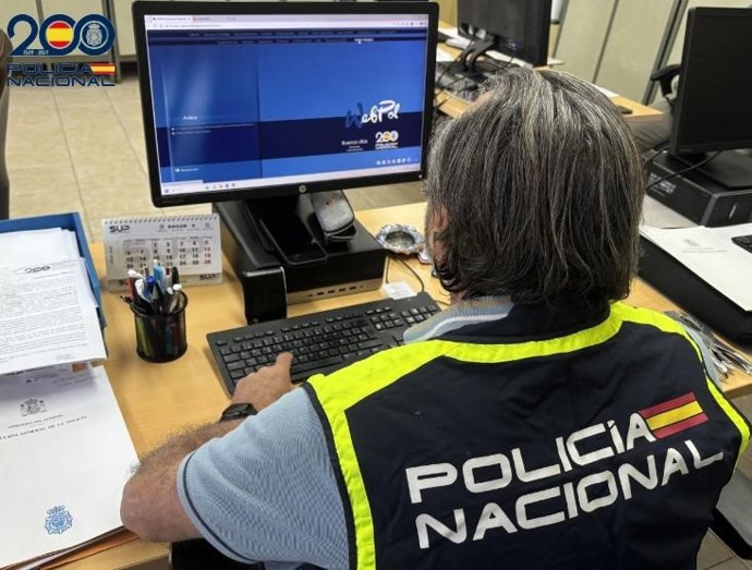 Un agente del Grupo de Delincuencia Urbana (GDU) en Melilla.