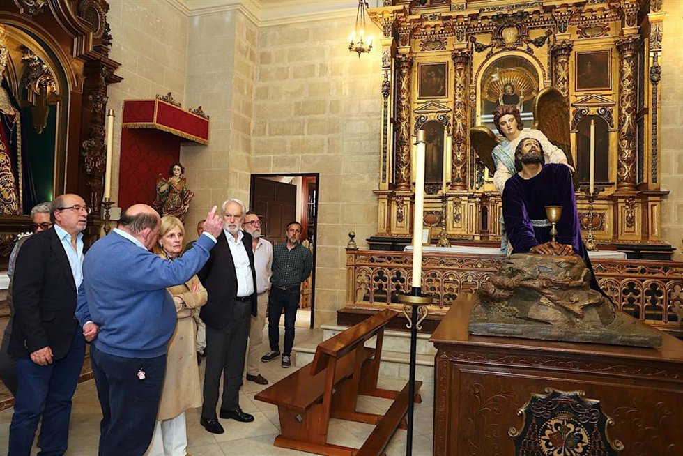 La alcaldesa de Jerez de la Frontera (Cádiz), María José García-Pelayo, en la reunión con la Hermandad de la Oración en el Huerto.