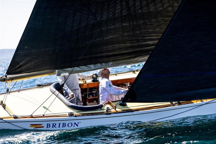 El 'Bribon' se impone en el Trofeo Xacobeo y afianza su liderato en la Liga de 6 Metros