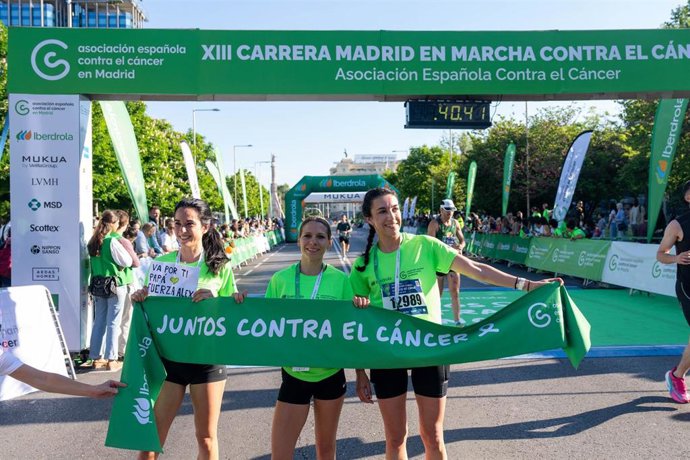 La XIII Carrera Madrid en Marcha Contra el Cáncer reúne cerca de 35.000 personas en una gran marea solidaria