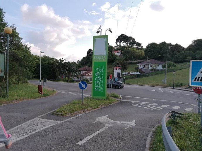 Archivo - Accesos a la Ciudad de Vacaciones de Perlora. Casas de la Ciudad de Vacaciones de Perlora.