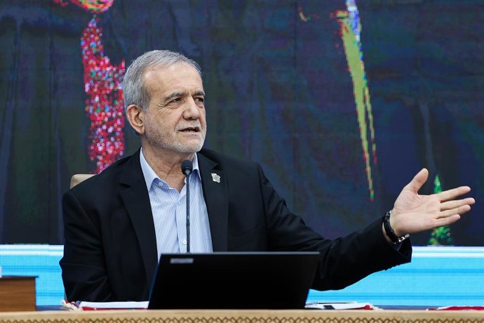 Archivo - Arquivo - 25 de fevereiro de 2026, Sari, Mazandaran, Irã: O presidente iraniano MASOUD PEZESHKIAN durante uma reunião.