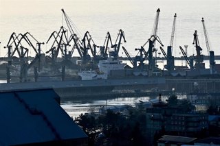 Archivo - Instalaciones portuarias de Tuapsé, ciudad rusa a orillas del mar Negro ubicada en el Krai de Krasnodar