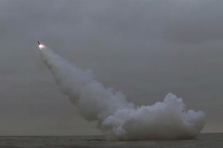 Archivo - Imagen de archivo del lanzamiento de un misil desde Corea del Norte