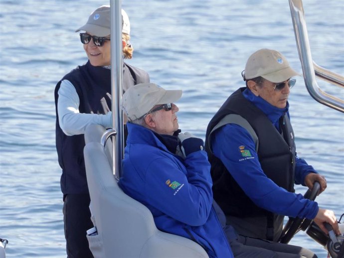 El rey emérito y La Infanta Elena salen a navegar en la segunda jornada del Trofeo Xacobeo de vela, a 19 de abril de 2025, en Sanxenxo