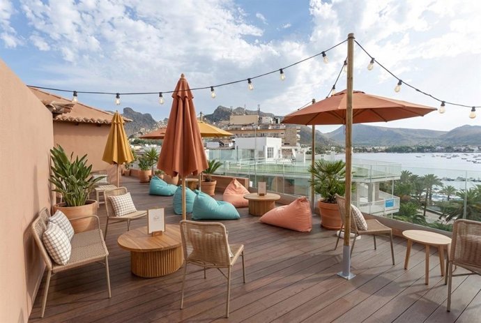 Terraza hotel tent Eolo.