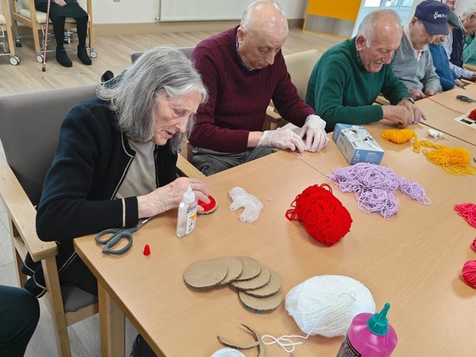 Usuarios de una residencia de la Diputación de Lugo en las actividades para promover un envejecimiento activo