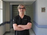 Foto: Diego González Rivas avisa a nuevos cirujanos: "Dominar la IA y robots sí, pero sin perder las técnicas tradicionales"