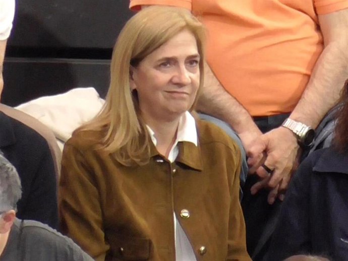 La Infanta Cristina asiste al partido de balonmano del equipo BM Granollers donde juega su hijo, Pablo Urdangarin, a 19 de abril de 2026, en Barcelona