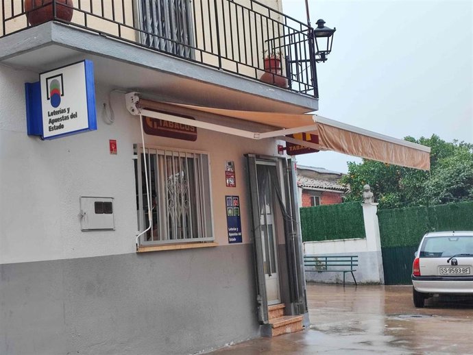 Despacho receptor de loterías en Perales del Puerto.