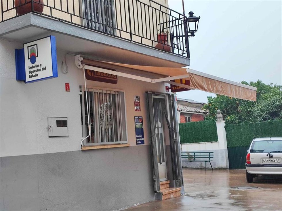Despacho receptor de loterías en Perales del Puerto.