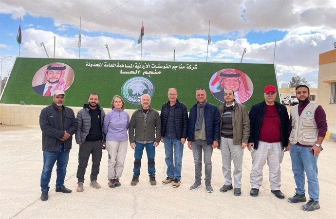 Miembros del grupo Q-GEO de la Universidad de León junto a la delegacion de Jordania.