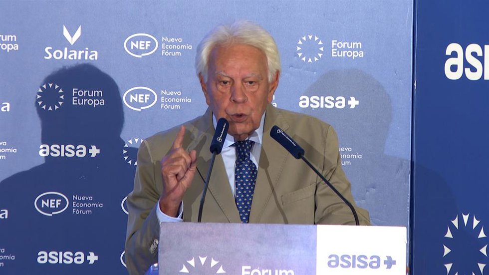 Felipe González pide calendario electoral en Venezuela y el regreso "con garantí