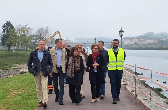 Adriana Lastra, en el centro