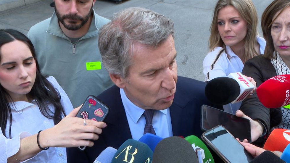 Feijóo ve "coherente" que Machado no se reúna con Sánchez: "Sigue compadreando c