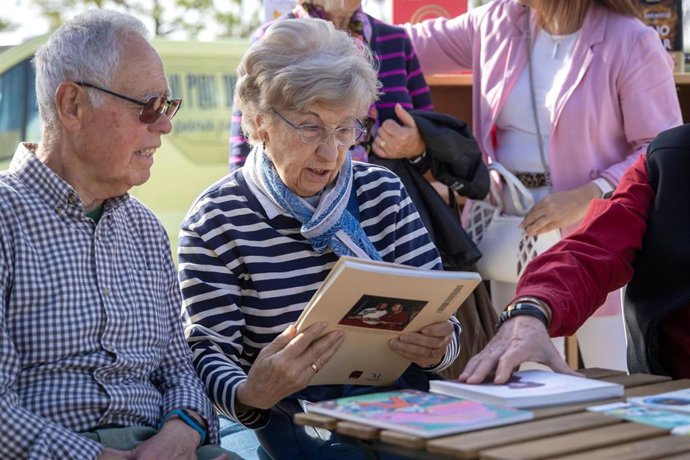 Usuarios del plan de fomento de la lectura impulsado por la Diputación de Málaga.