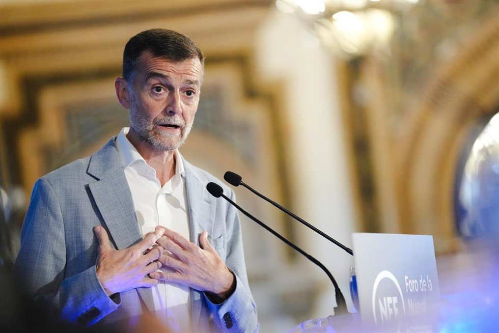 El candidato de Por Andalucía a la Presidencia de la Junta, Antonio Maíllo, participa en un desayuno informativo de 'Fórum Europa. Tribuna Andalucía' en Sevilla. 