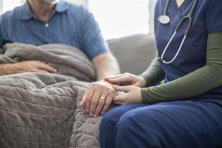 Archivo - SATSE reclama que Comunidad Valenciana, Madrid, Navarra y Cataluña implanten la jornada de 35 horas para sus sanitarios