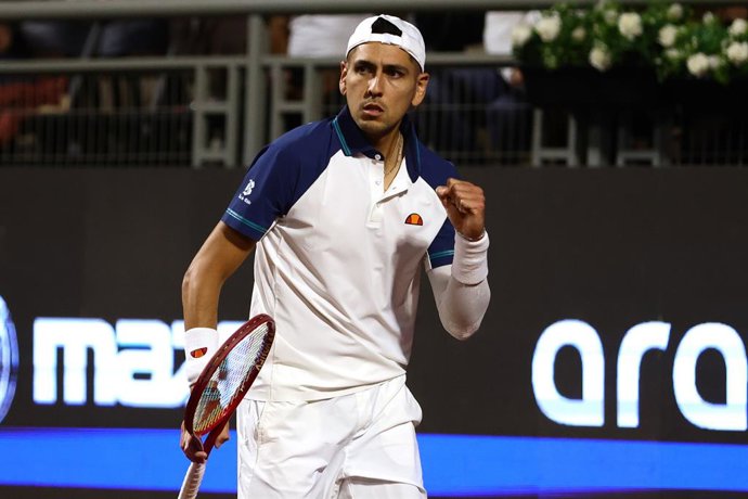 Tenis, Alejandro Tabilo vs Sebastian Baez El tenista Alejandro Tabilo de Chile celebra el punto en contra de Sebastian Baez de Argentina por el ATP 250 de Santiago 2026 en el Club Deportivo San Carlos de Apoquindo en Santiago, Chile. 27/02/2026 Felipe