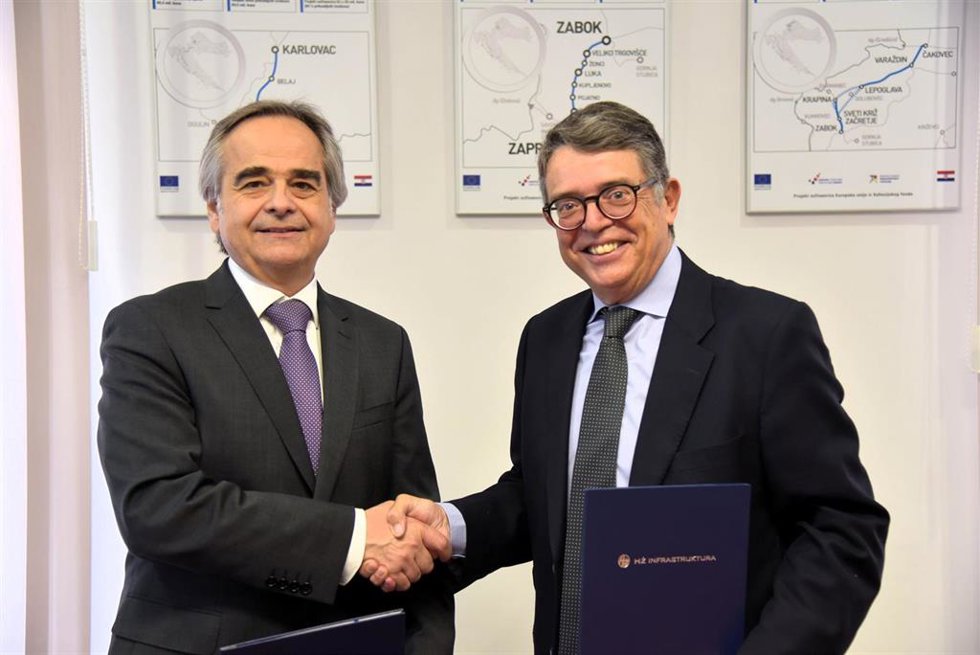 El presidente del Consejo de Administración de HŽ Infrastruktura, Damir Lončarić, y el director de Contratación de COMSA Corporación, Pedro Miguel Rivero Moya