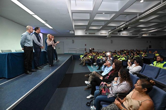 La presidenta del Cabildo de Tenerife, Rosa Dávila, en la presentación de resultados del porgrama de empleo de Garantía Juvenil