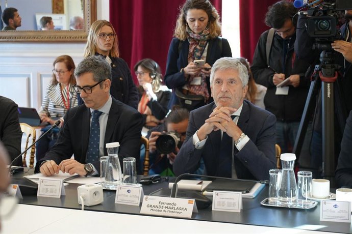 Los ministros del Interior y de Justicia, Fernando Grande-Marlaska y Félix Bolaños, en la sexta reunión en París de la Coalición de Países Europeos contra el Crimen Organizado
