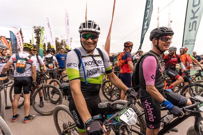 El pentacampeón del Tour de Francia Miguel Induráin y el Kosner-Saltoki Home participarán en la Titan Desert de 2026 como homenaje al ciclista aficionado August Pascual, fallecido en enero.