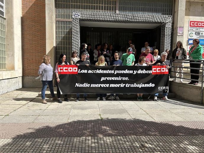 Concentración frente a CC.OO tras el último trabajador fallecido